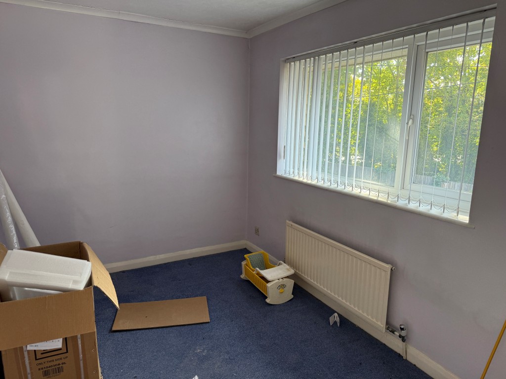 Lot: 137 - SUBSTANTIAL SIX-BEDROOM DETACHED PROPERTY WITH POTENTIAL FOR SUB-DIVISION - Bedroom 2 with window overlooking rear patio